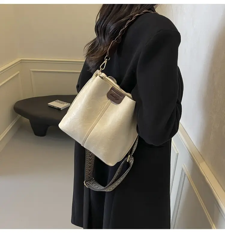 Women's Brown Leather Shoulder Crossbody Bag with Chain Strap — feature 24