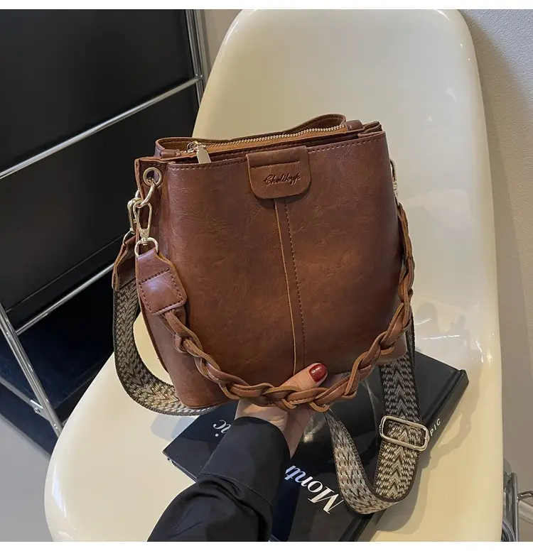Women's Brown Leather Shoulder Crossbody Bag with Chain Strap — feature 26