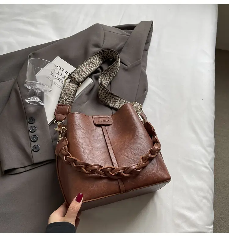 Women's Brown Leather Shoulder Crossbody Bag with Chain Strap — feature 27