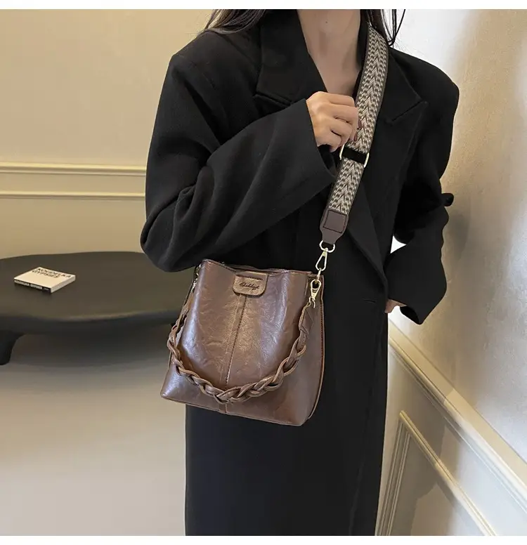 Women's Brown Leather Shoulder Crossbody Bag with Chain Strap — feature 8