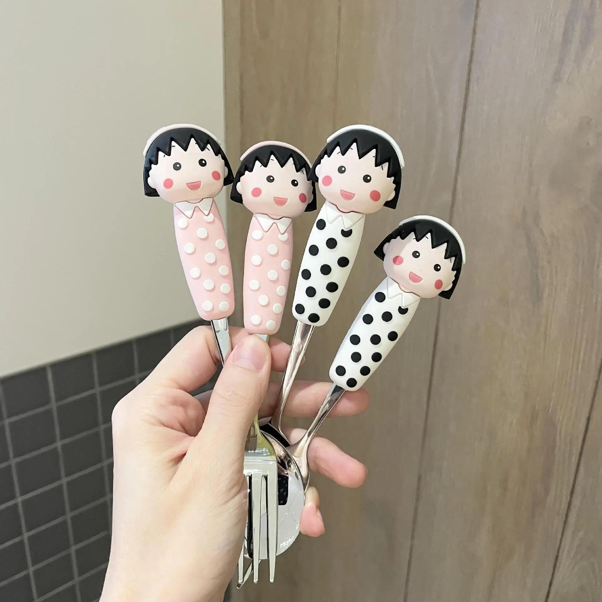 Stainless Steel Maruko-Chan Spoon with Polka Dot Handle — feature 2
