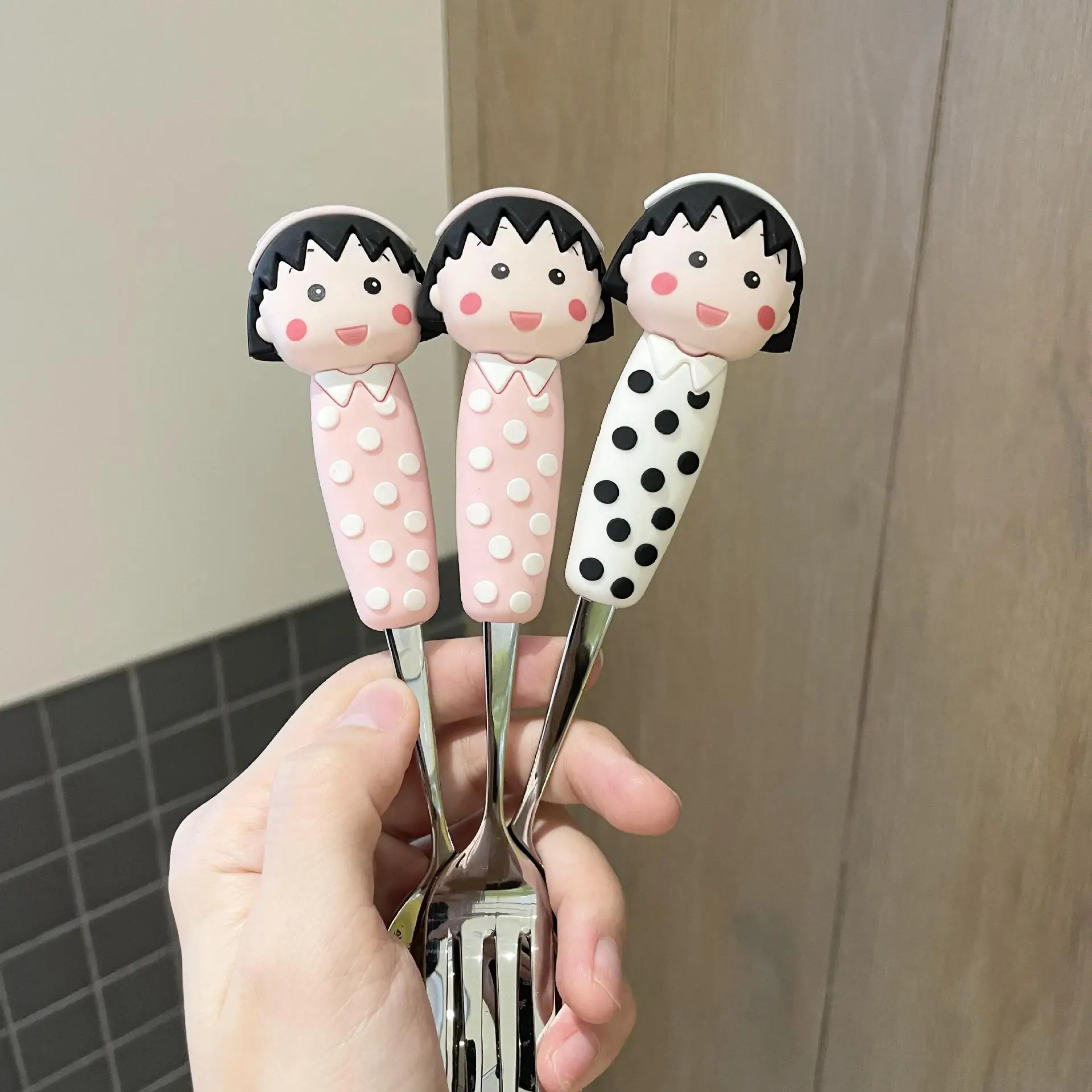 Stainless Steel Maruko-Chan Spoon with Polka Dot Handle — feature 3
