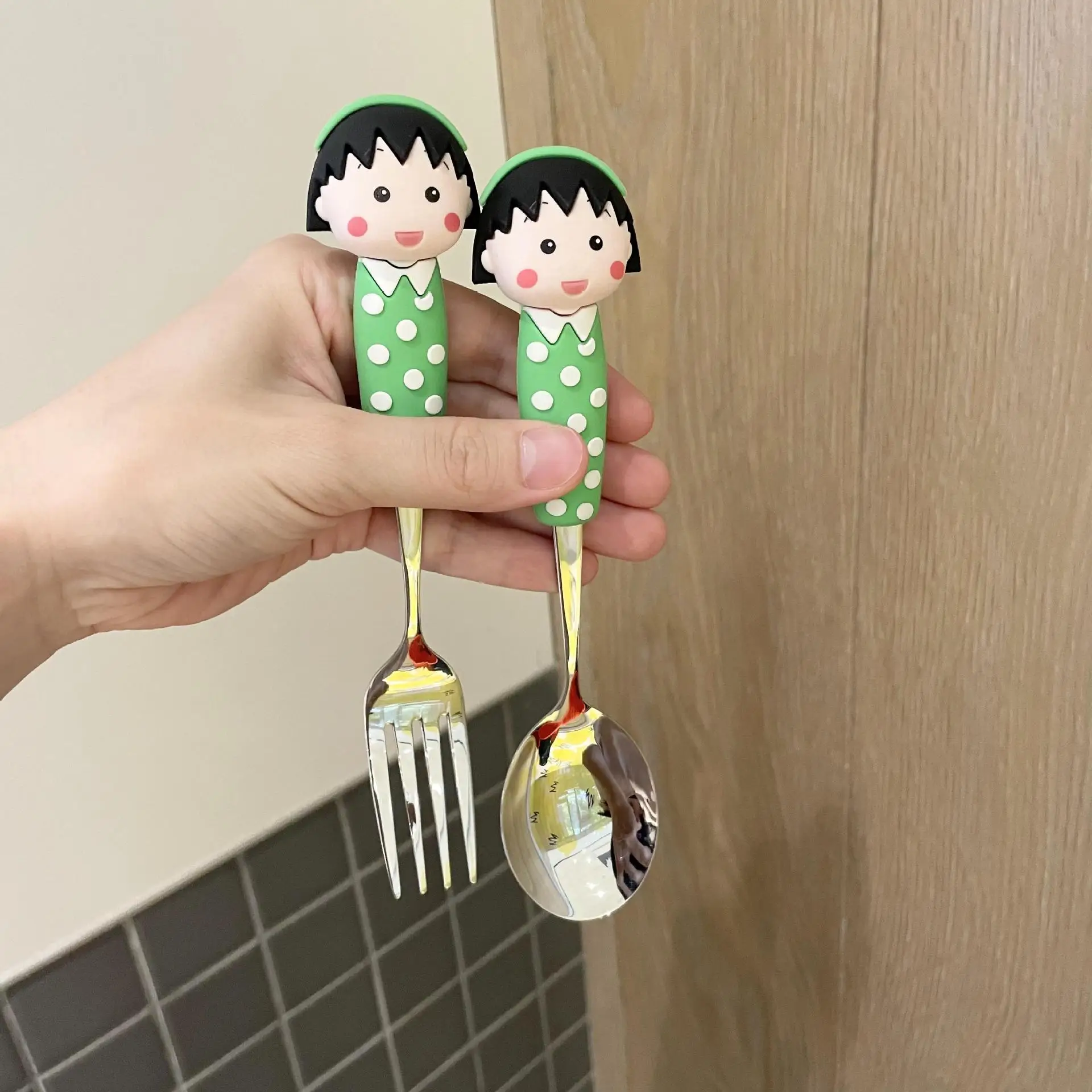Stainless Steel Maruko-Chan Spoon with Polka Dot Handle — feature 4