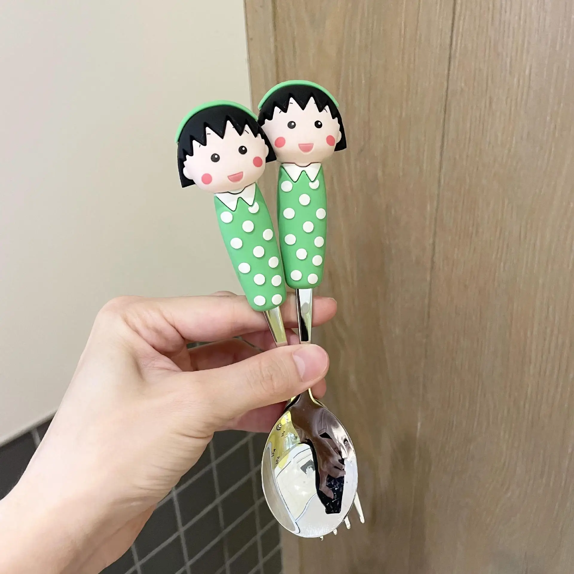 Stainless Steel Maruko-Chan Spoon with Polka Dot Handle — feature 5