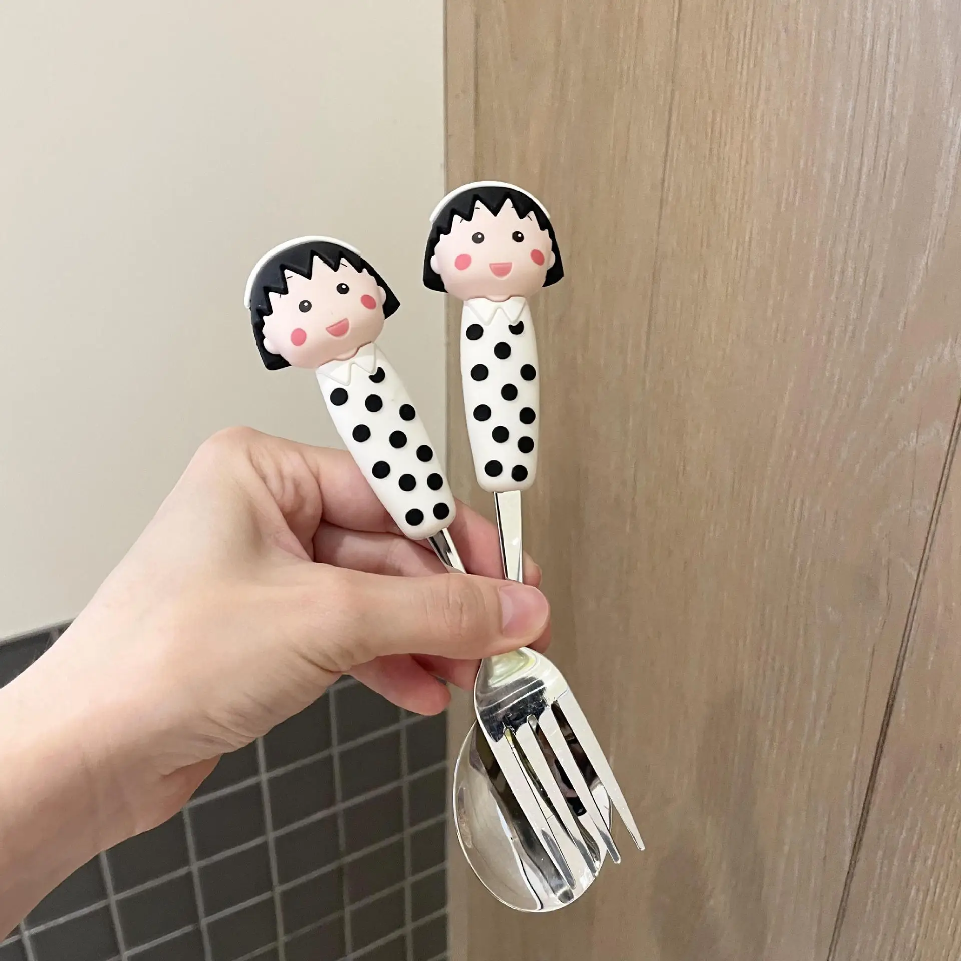 Stainless Steel Maruko-Chan Spoon with Polka Dot Handle — feature 7