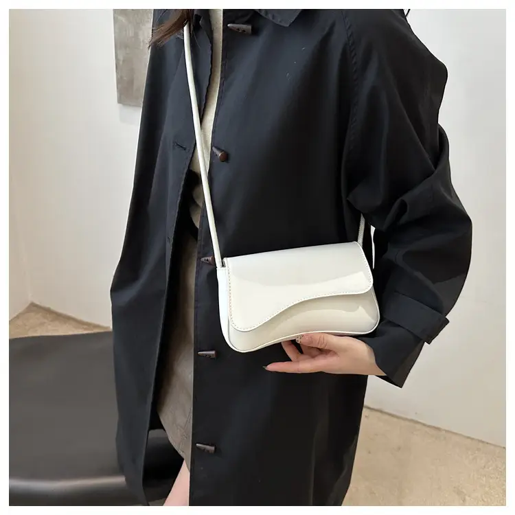 White Magnetic Buckle Shoulder Bag for Women — feature 15