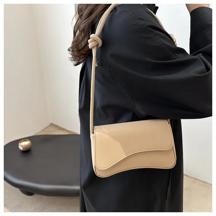 White Magnetic Buckle Shoulder Bag for Women — feature 17