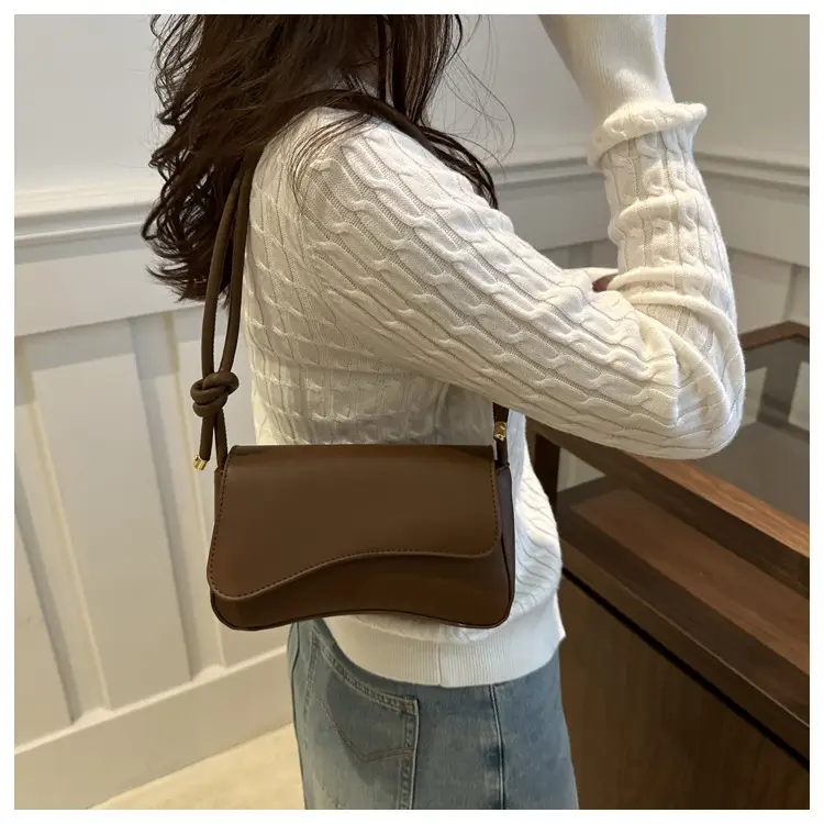 White Magnetic Buckle Shoulder Bag for Women — feature 20