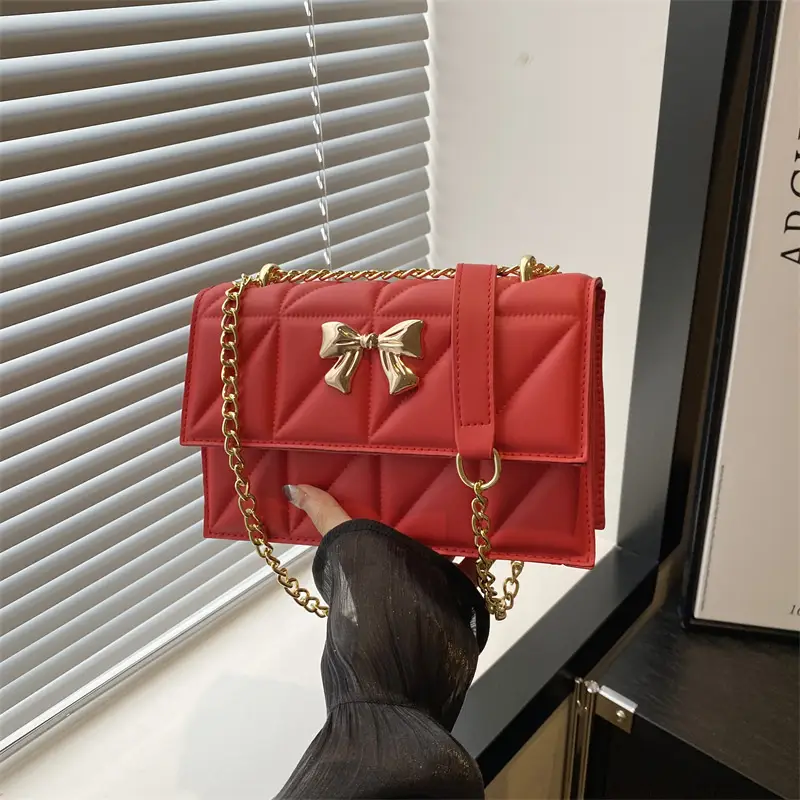 White Butterfly Magnetic Buckle Chain Shoulder Bag - Image 6