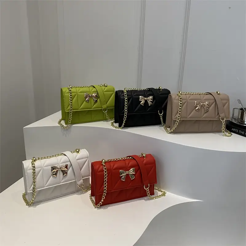 White Butterfly Magnetic Buckle Chain Shoulder Bag - Image 9