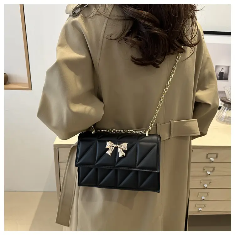 White Butterfly Magnetic Buckle Chain Shoulder Bag — feature 11