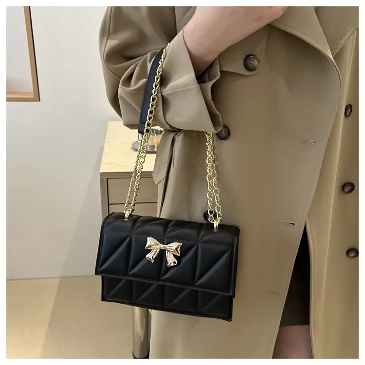 White Butterfly Magnetic Buckle Chain Shoulder Bag — feature 12