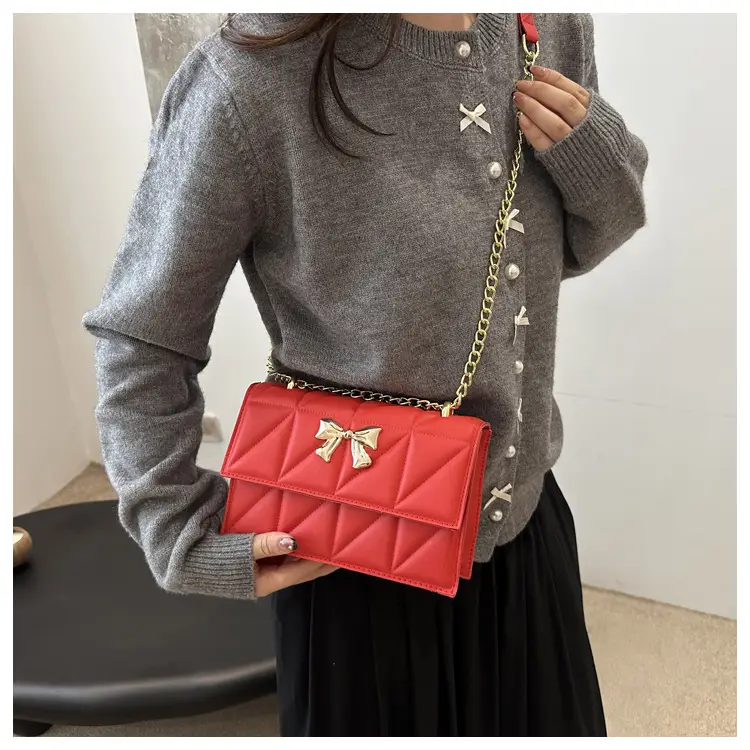 White Butterfly Magnetic Buckle Chain Shoulder Bag — feature 17