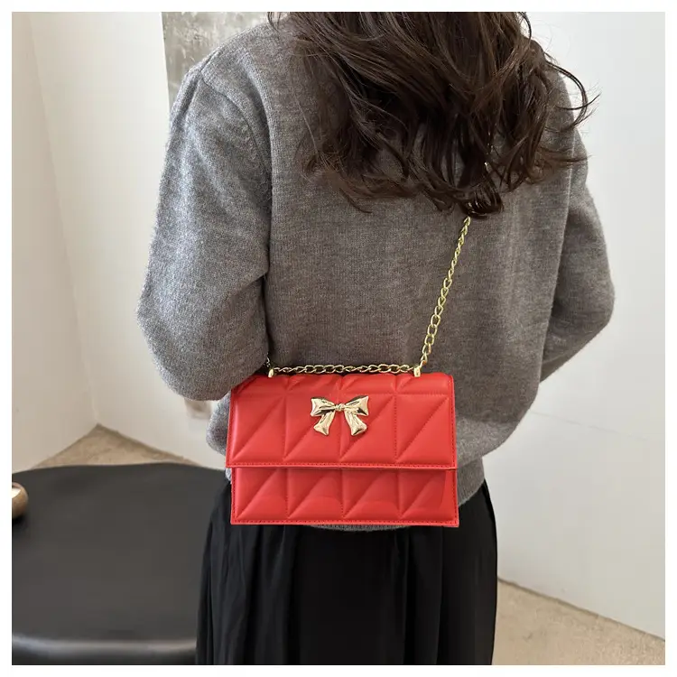 White Butterfly Magnetic Buckle Chain Shoulder Bag — feature 18