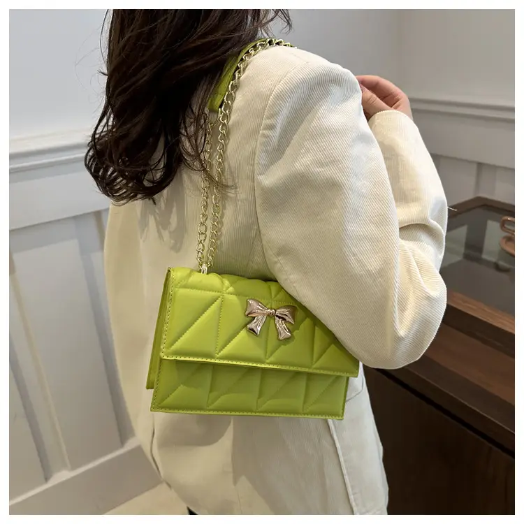 White Butterfly Magnetic Buckle Chain Shoulder Bag — feature 19