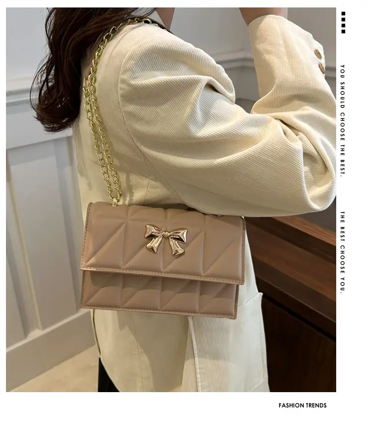 White Butterfly Magnetic Buckle Chain Shoulder Bag — feature 2