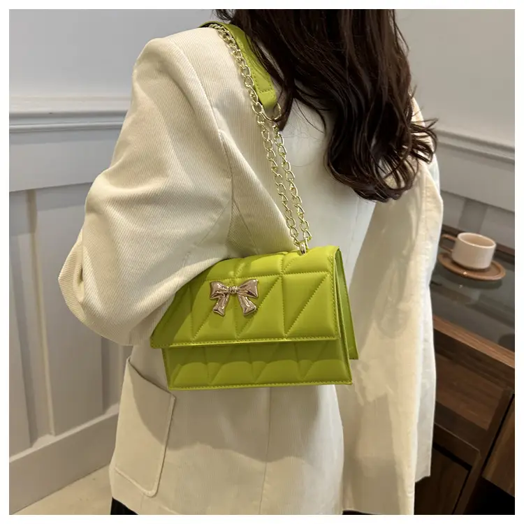White Butterfly Magnetic Buckle Chain Shoulder Bag — feature 20