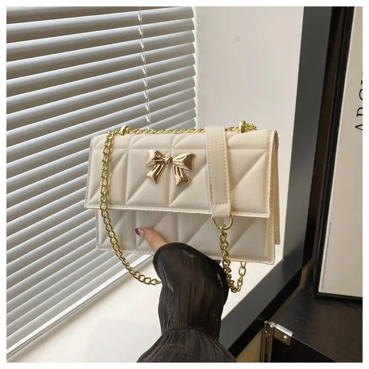 White Butterfly Magnetic Buckle Chain Shoulder Bag — feature 22