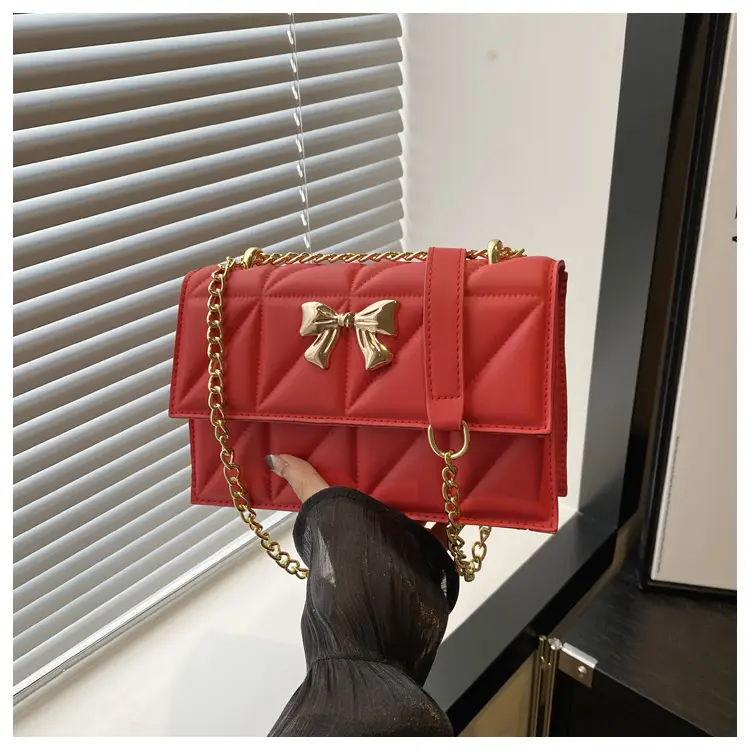White Butterfly Magnetic Buckle Chain Shoulder Bag — feature 24