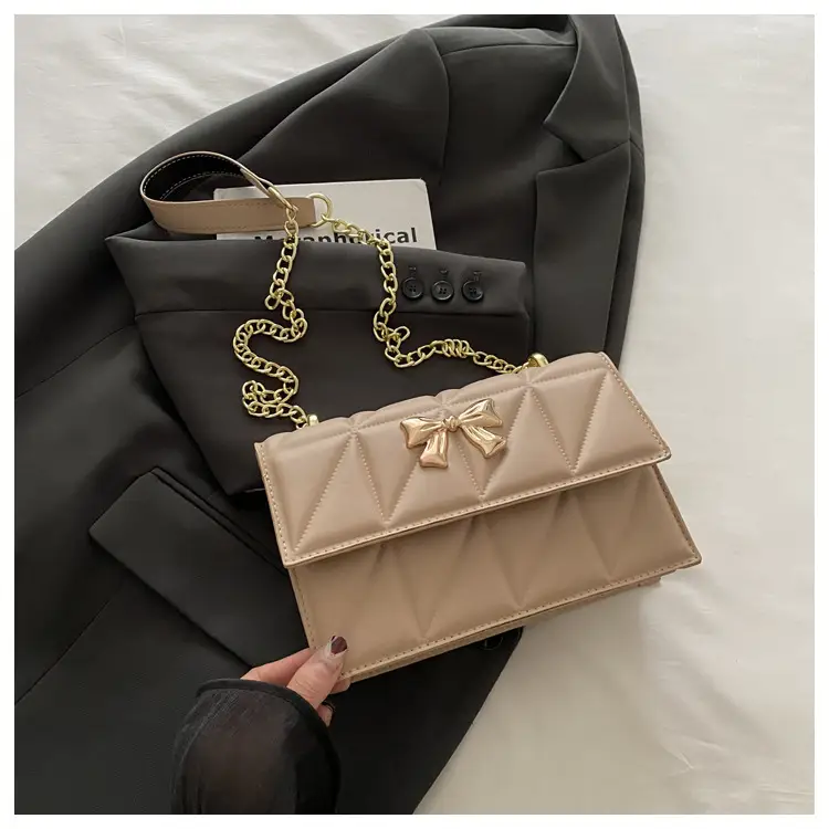 White Butterfly Magnetic Buckle Chain Shoulder Bag — feature 28
