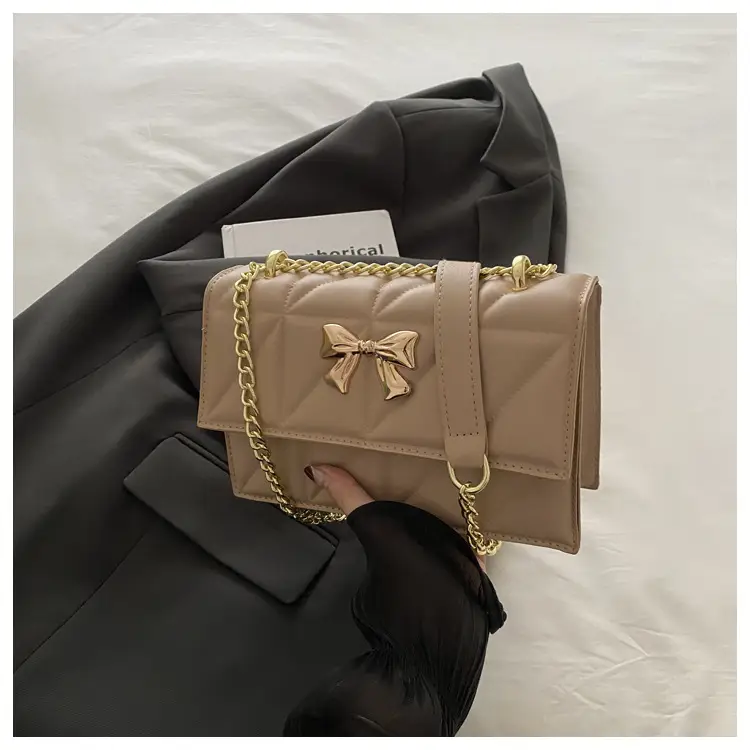 White Butterfly Magnetic Buckle Chain Shoulder Bag - Image 4