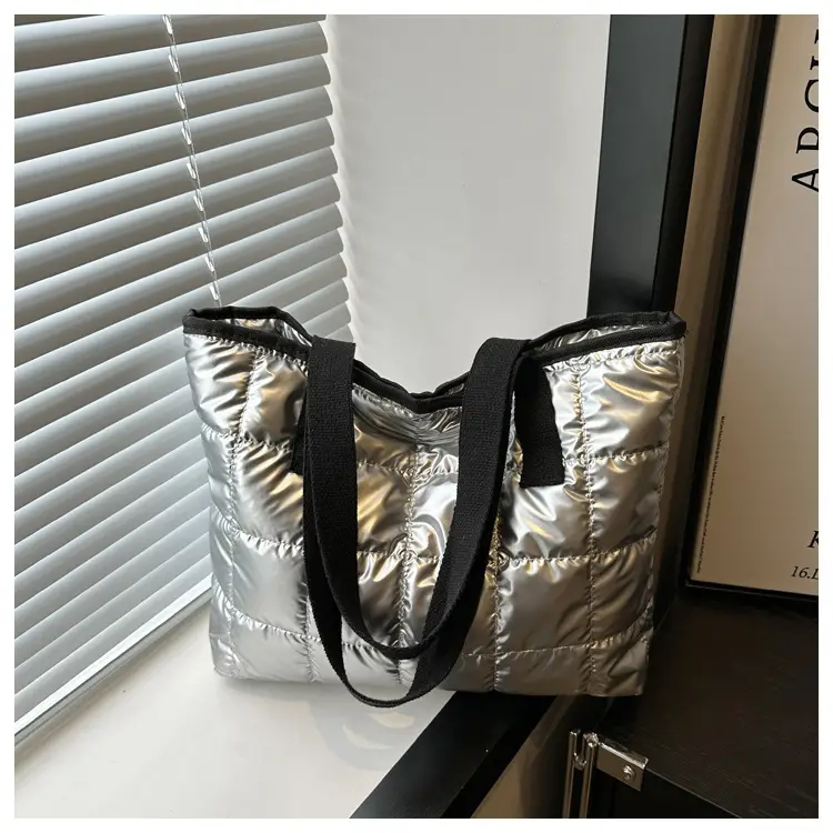 Western Style Underarm Tote Bag White 2026 — feature 26