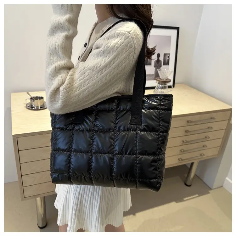 Western Style Underarm Tote Bag White 2026 — feature 39