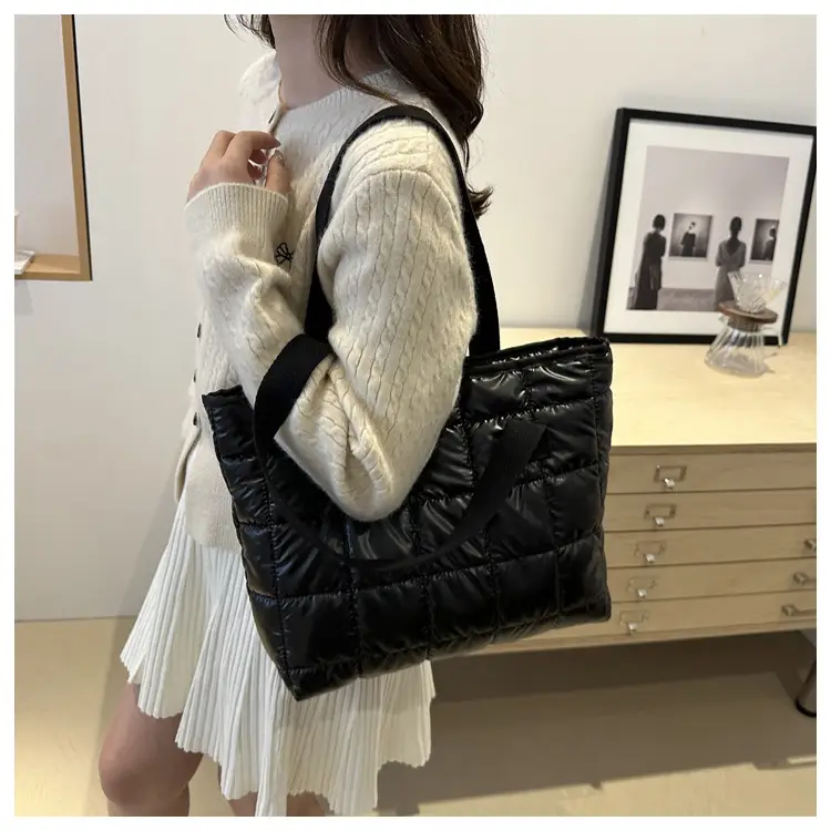 Western Style Underarm Tote Bag White 2026 — feature 40