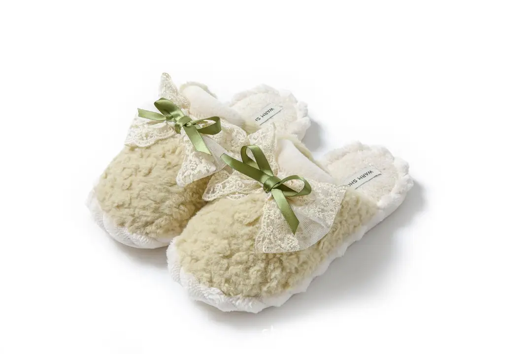 Men and women's indoor warm winter moon shoes Korean fairy style bow fashion new couple cotton slippers