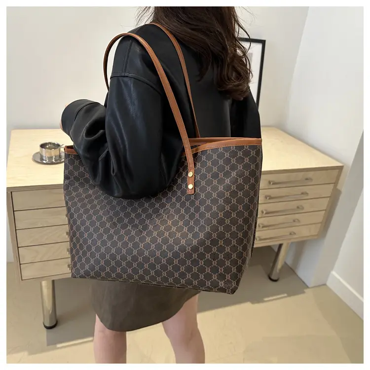 Vintage Class Large Capacity Women's Tote Bag - Image 7