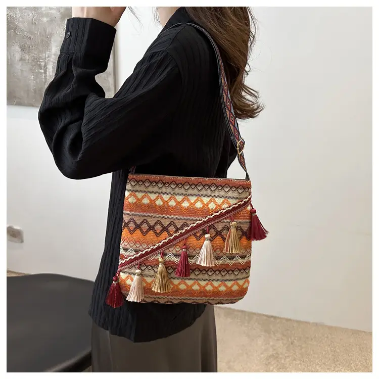 Large Capacity Ethnic Woven Shoulder Bag for Women — feature 14