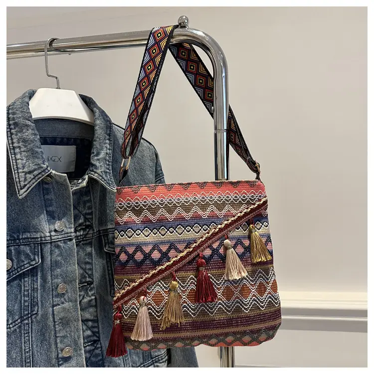 Large Capacity Ethnic Woven Shoulder Bag for Women — feature 9