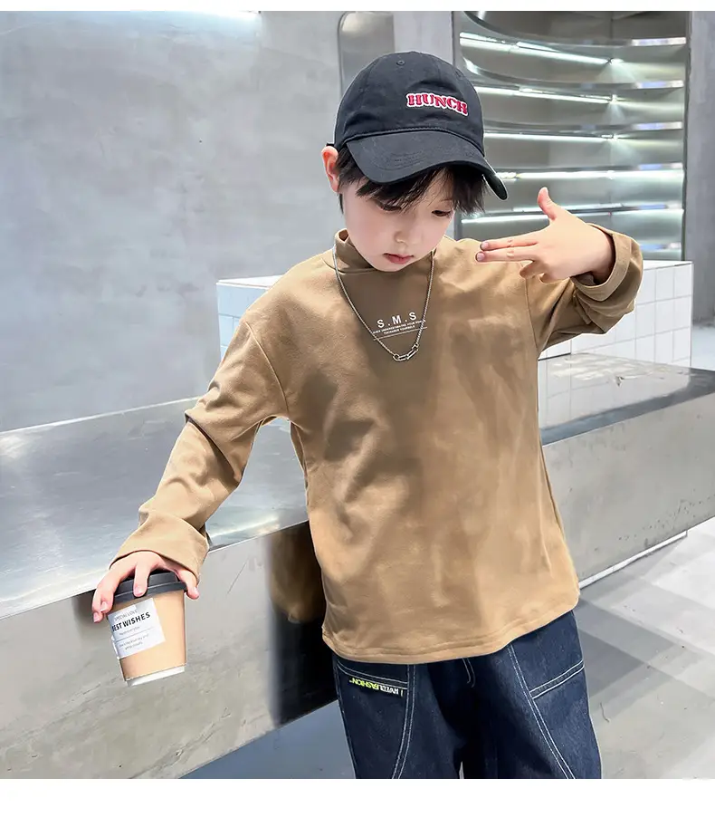 Boys Black Sweatshirt Winter 2024 Large — feature 12