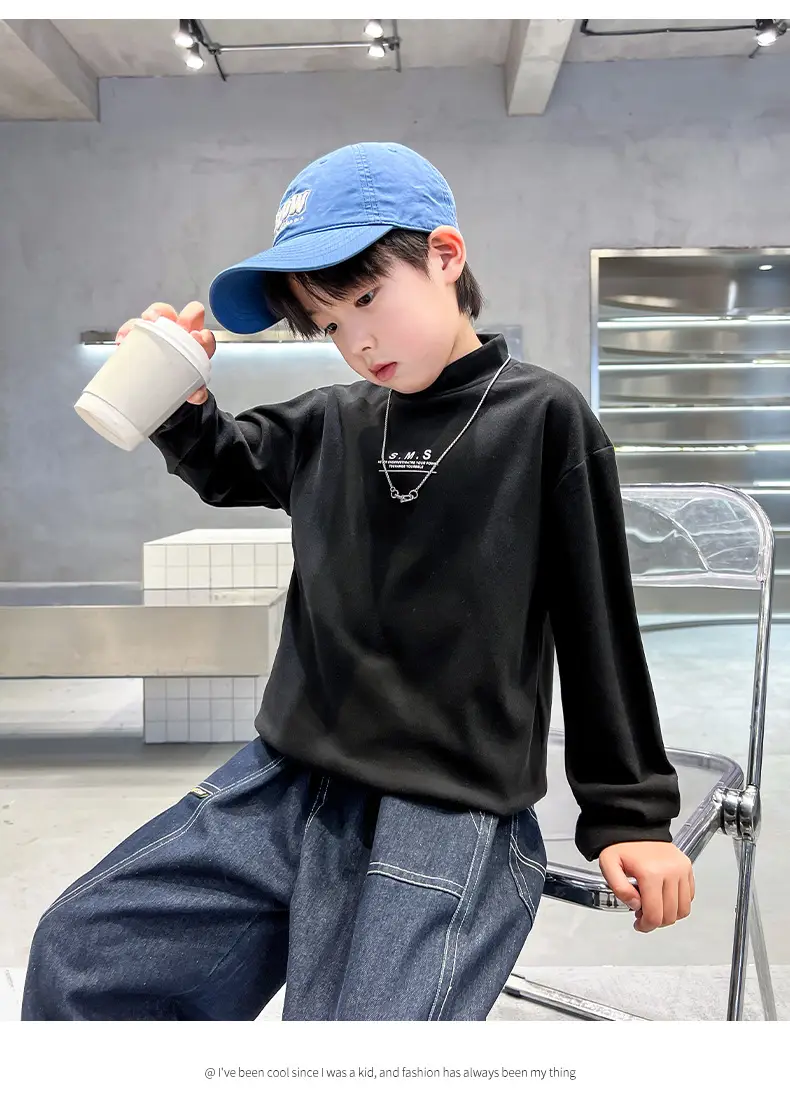 Boys Black Sweatshirt Winter 2024 Large — feature 17