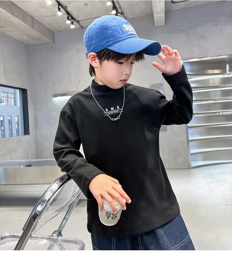Boys Black Sweatshirt Winter 2024 Large — feature 18