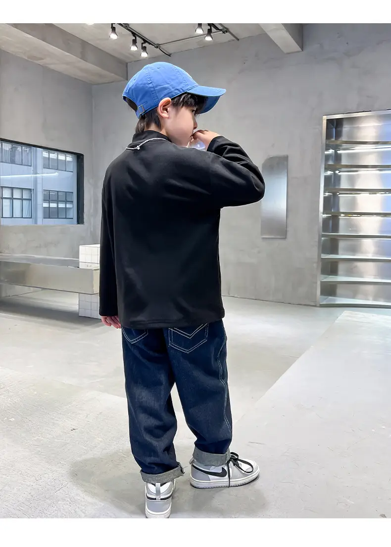 Boys Black Sweatshirt Winter 2024 Large — feature 20