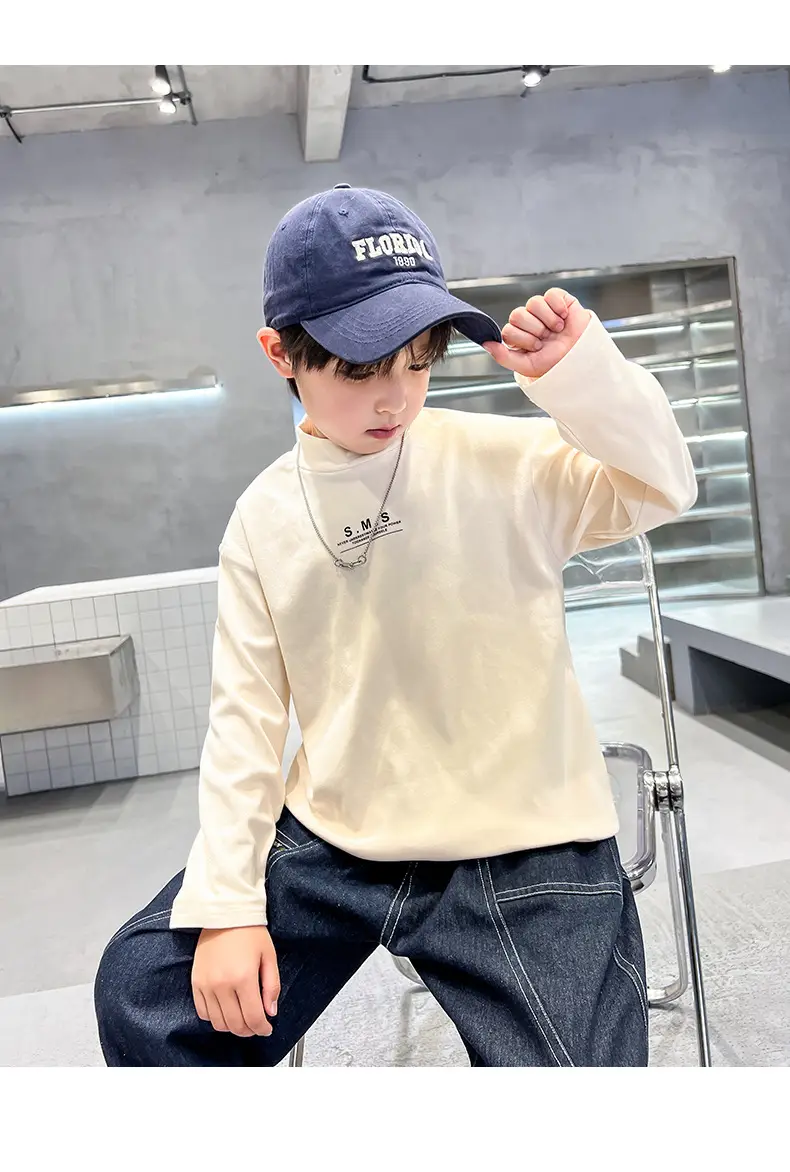 Boys Black Sweatshirt Winter 2024 Large — feature 21