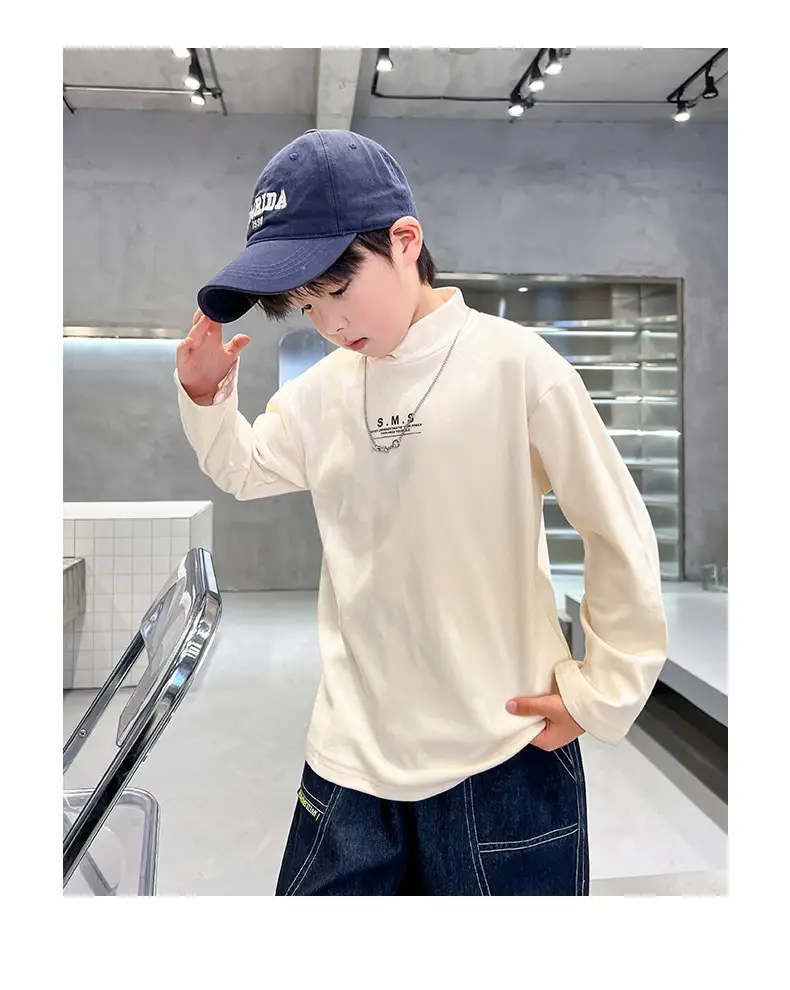 Boys Black Sweatshirt Winter 2024 Large — feature 22