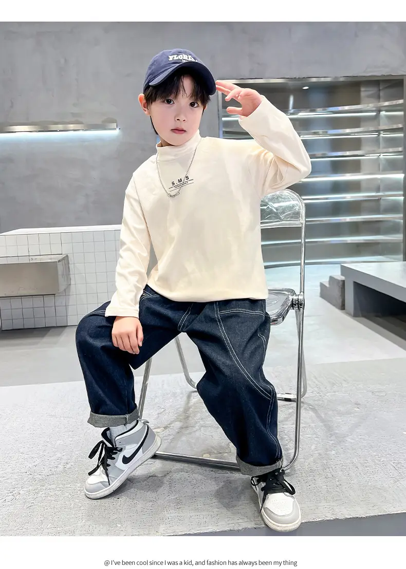 Boys Black Sweatshirt Winter 2024 Large — feature 23