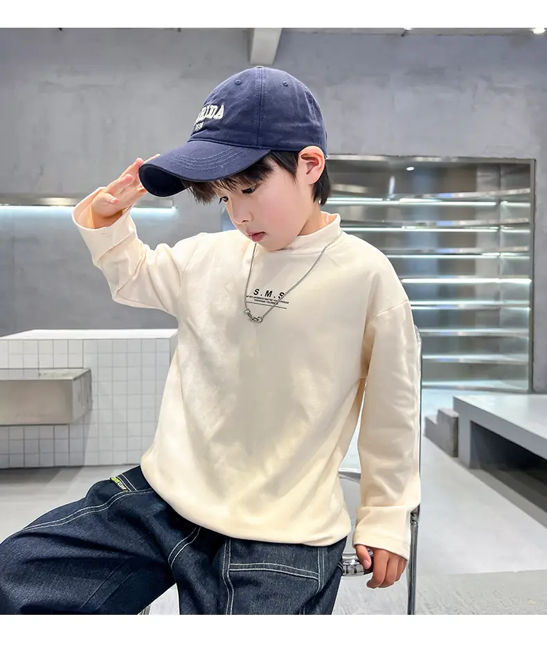 Boys Black Sweatshirt Winter 2024 Large — feature 24
