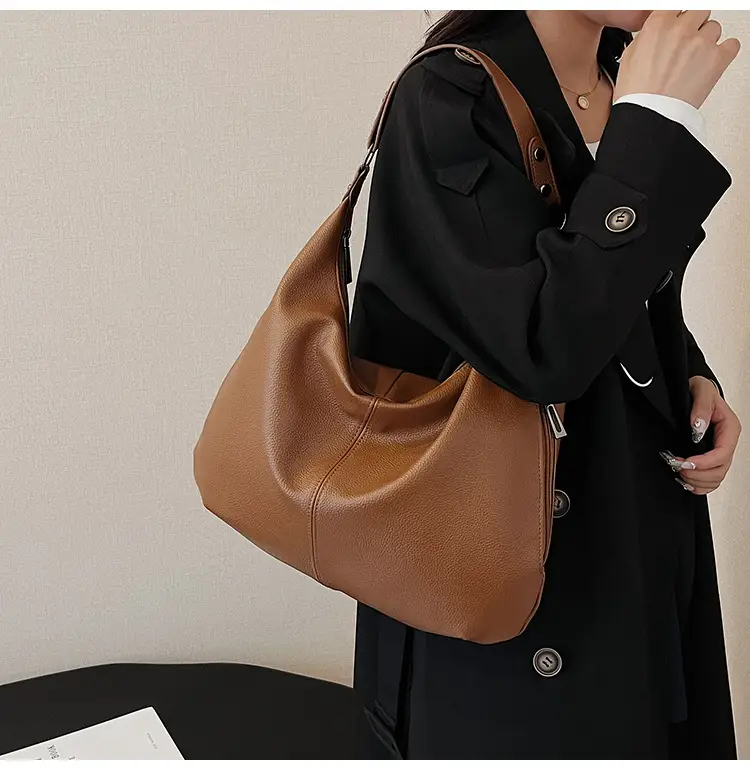 Black Large Capacity Shoulder Bag for Women 2024 — feature 12