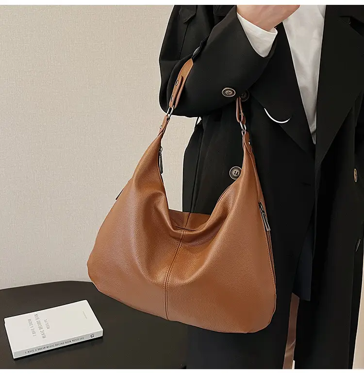 Black Large Capacity Shoulder Bag for Women 2024 — feature 13