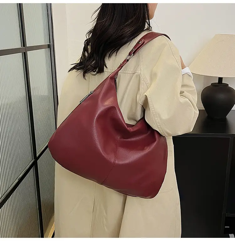 Black Large Capacity Shoulder Bag for Women 2024 — feature 18