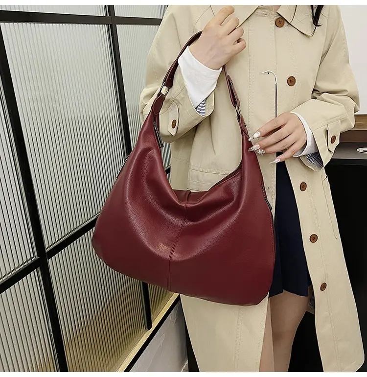 Black Large Capacity Shoulder Bag for Women 2024 — feature 19