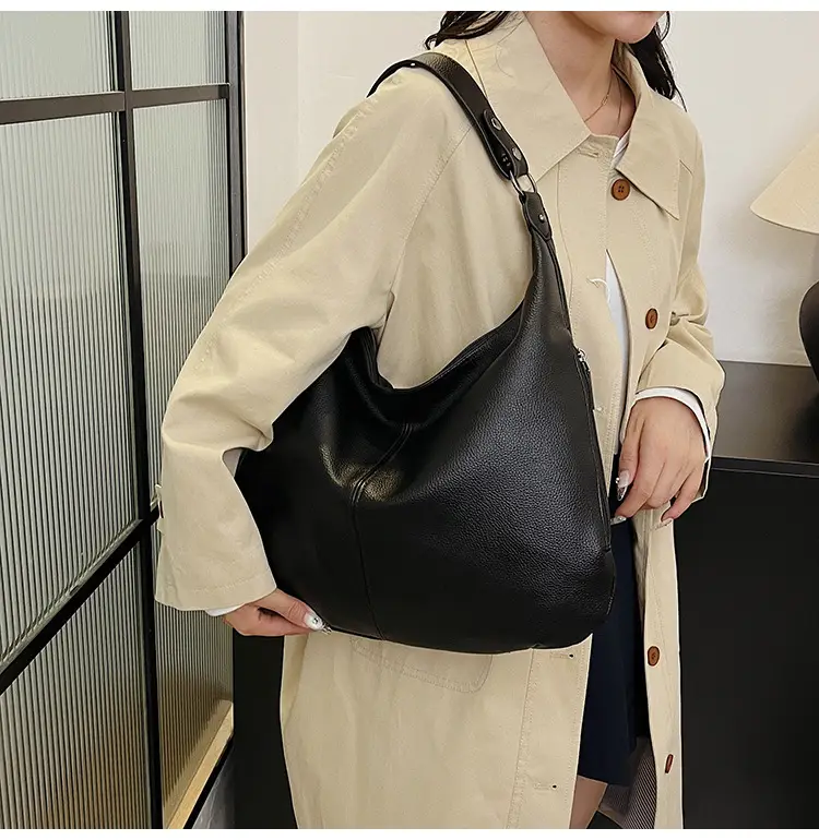 Black Large Capacity Shoulder Bag for Women 2024 — feature 21