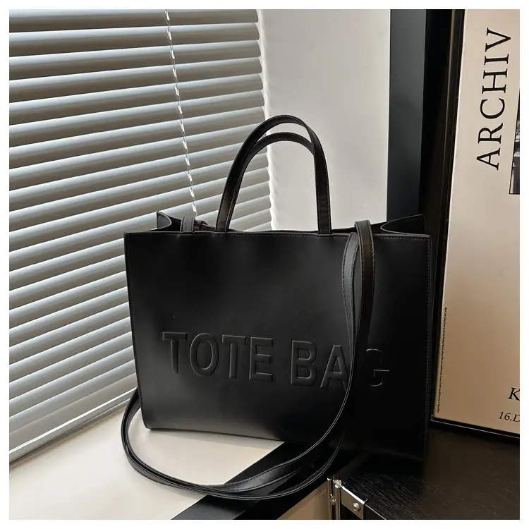 Textured Large Capacity Women's Shoulder Bag Black 2024 — feature 10