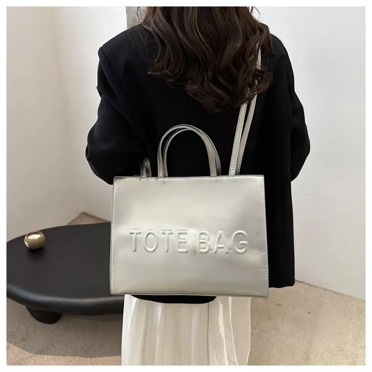 Textured Large Capacity Women's Shoulder Bag Black 2024 — feature 17