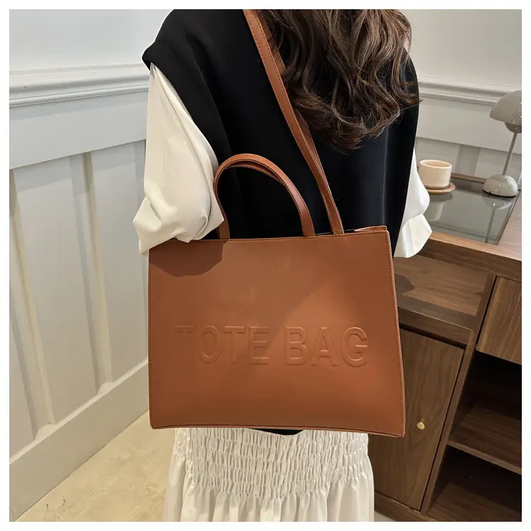 Textured Large Capacity Women's Shoulder Bag Black 2024 — feature 29