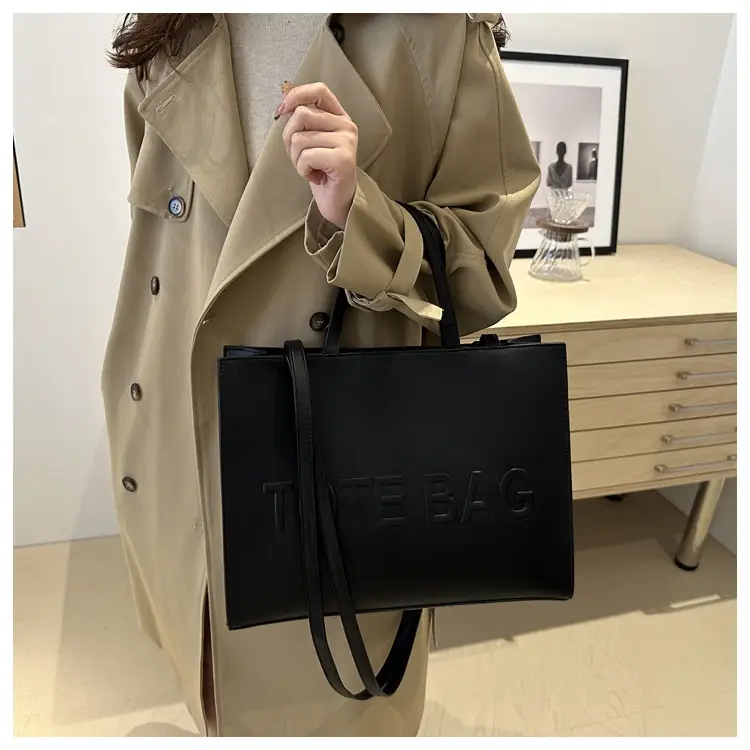 Textured Large Capacity Women's Shoulder Bag Black 2024 — feature 30