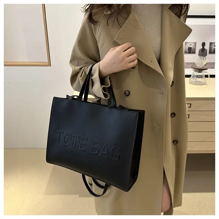 Textured Large Capacity Women's Shoulder Bag Black 2024 — feature 31